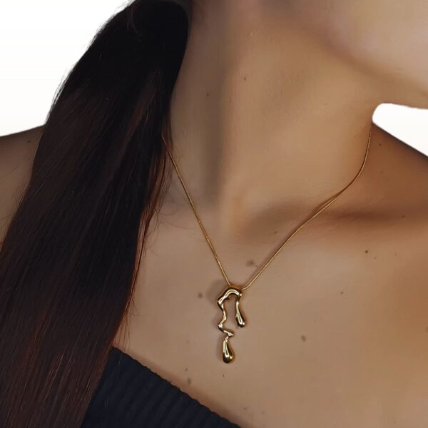 REVB0010 PICTURES COLLIER PENDENTIF FORME ORGANIQUE