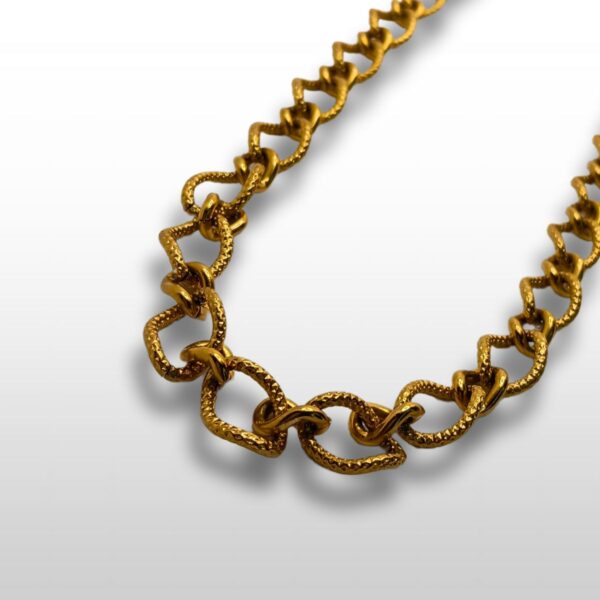 Collier structuré à larges maillons