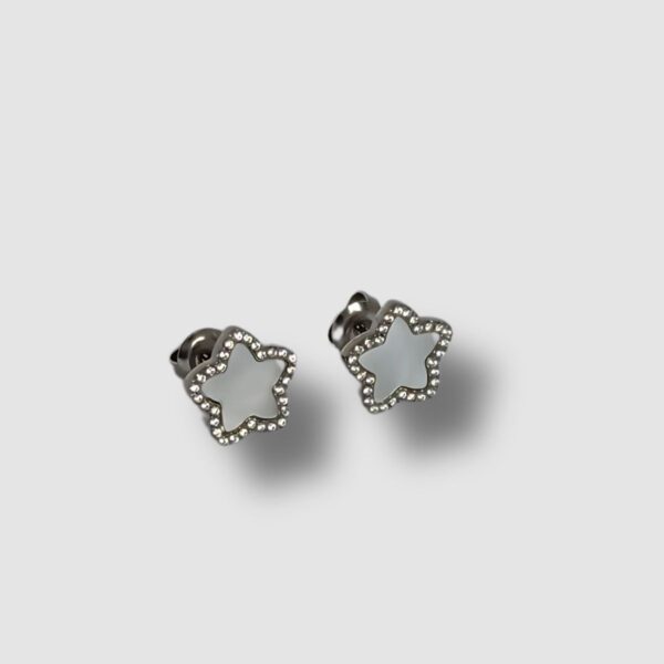 CLOUS D'OREILLES ÉTOILE NACRE