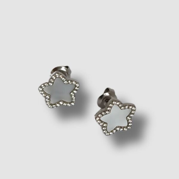 CLOUS D'OREILLES ÉTOILE NACRE