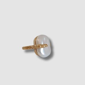 Bague dorée et blanc nacrée et anneau martelé ajustable