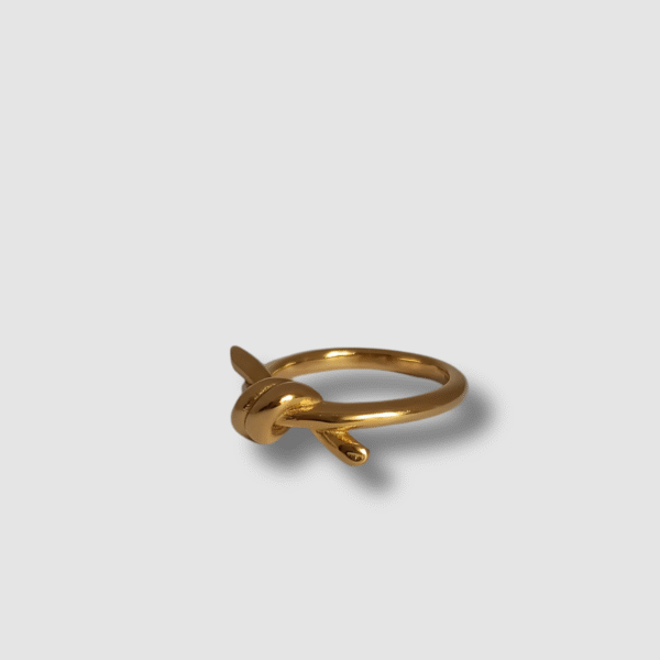Bague femme en acier inoxydable doré avec design nœud élégant et minimaliste